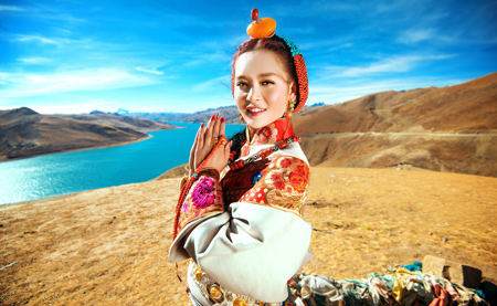 羊卓雍措+拉萨湖畔+经幡